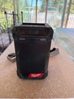 Milwaukee M12 Bluetooth Job Site Speaker