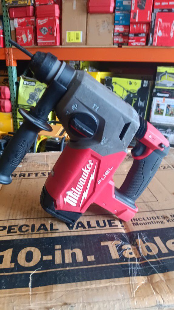MILWAUKEE  M18 FUEL 18V Lithium-Ion Brushless Cordless 1 in. SDS-Plus Rotary Hammer (Tool-Only  USED
