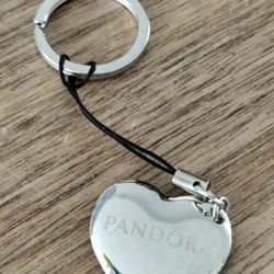 PANDORA HEART SHAPED CLASP OPENER KEYCHAIN 