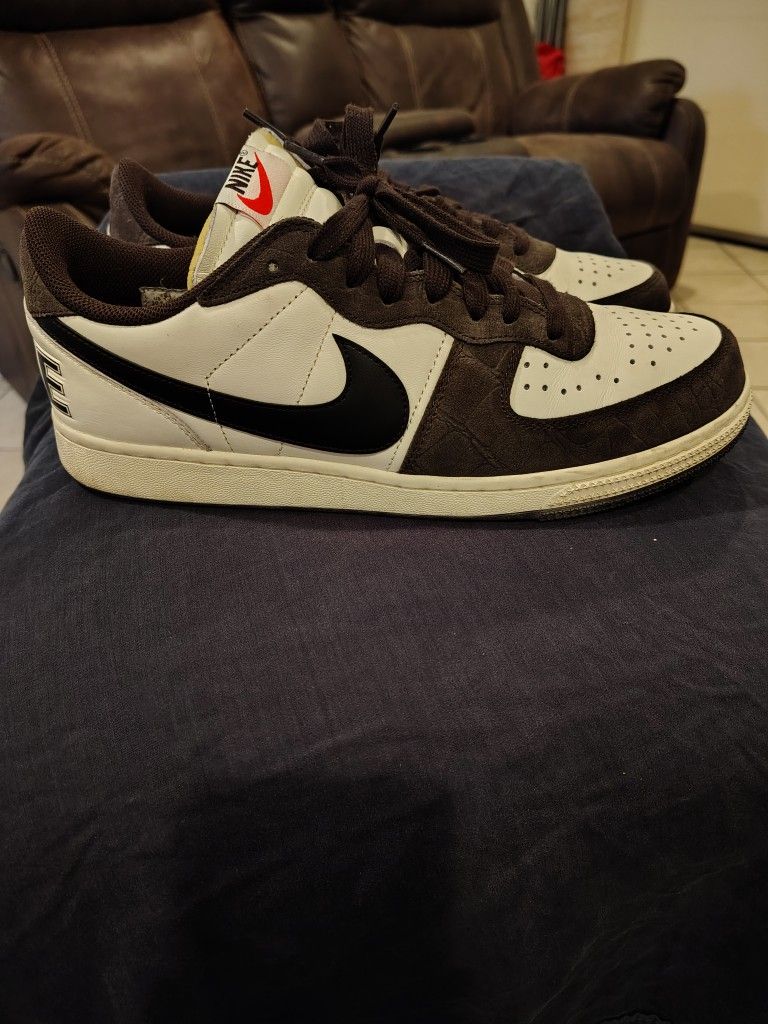 $55 NIKE TERMINATOR LOW SIZE 10.5