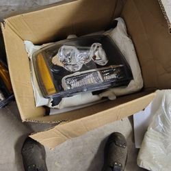 Headlights '07 To 14 Tahoe &Avalanche
