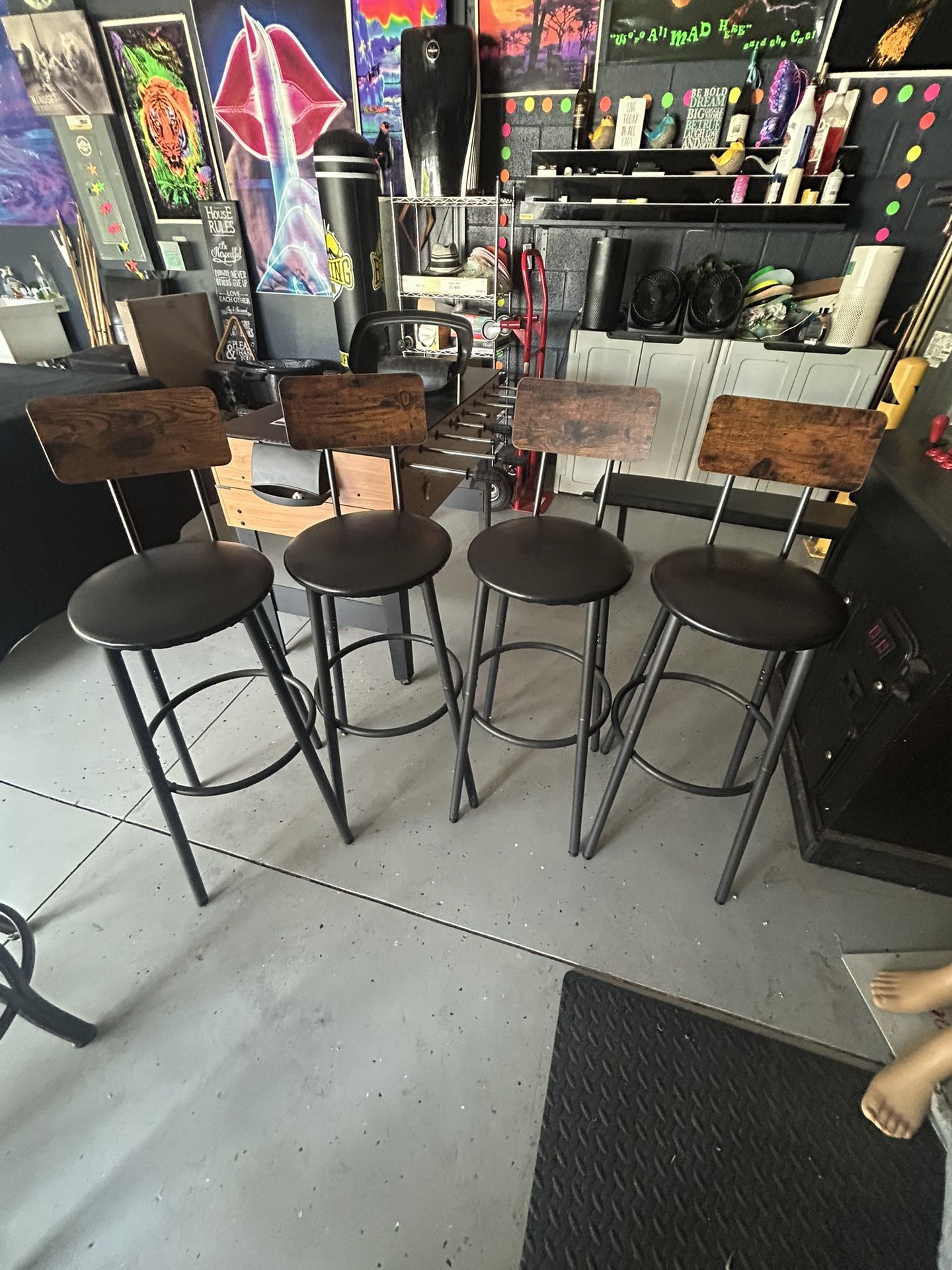 Four Tall Bar Chairs Like New Excellent Condition