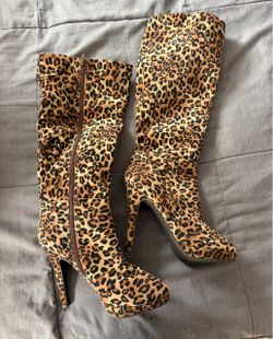 Women boots (slightly used) size 8.5
