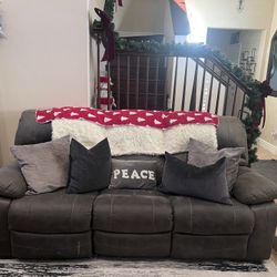 La-Z-Boy Leather Reclining Sofa & Loveseat Set – Excellent Condition