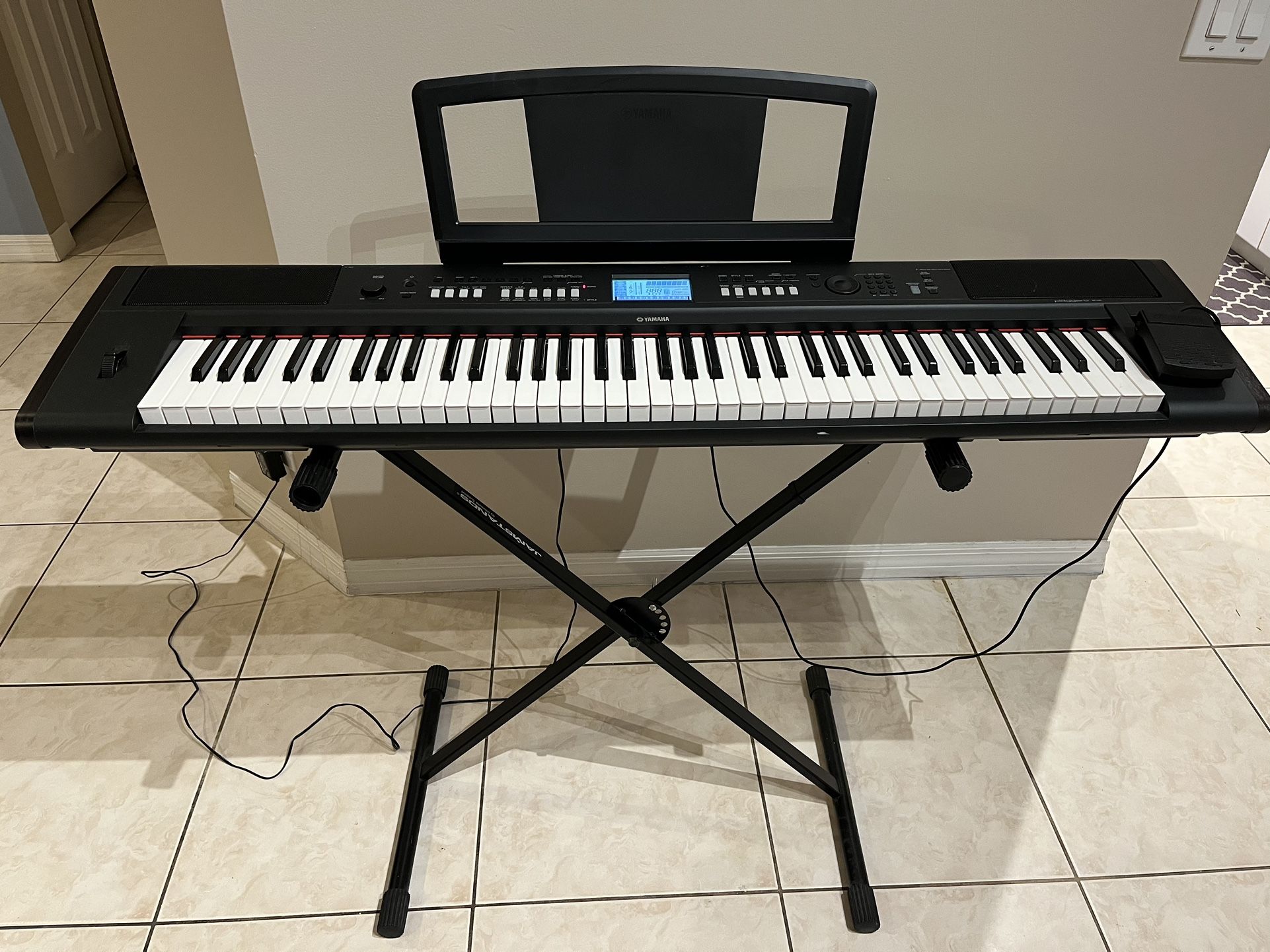 Yamaha Piaggero , Keyboard NP-V80 Skin light And compact