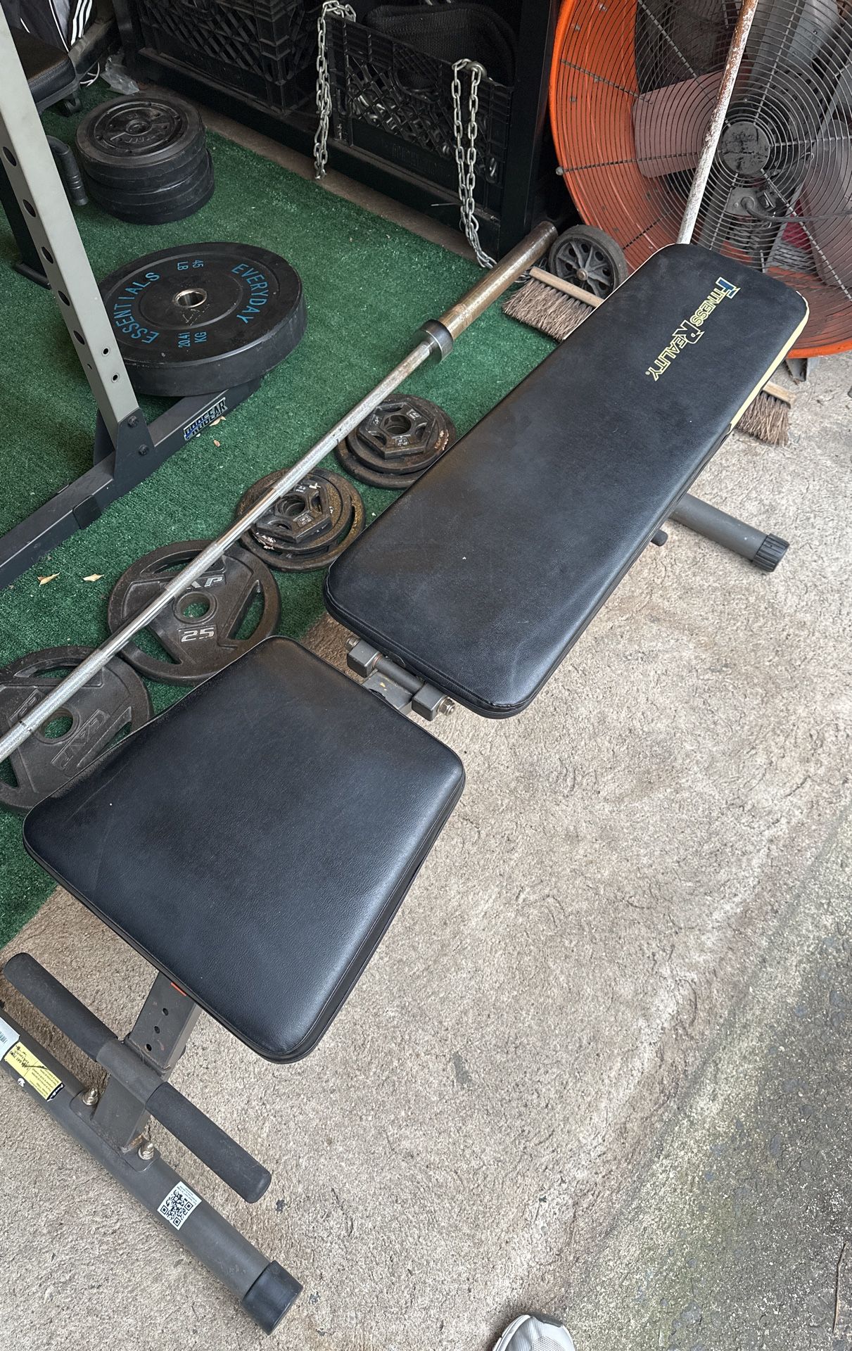 Adjustable weight bench