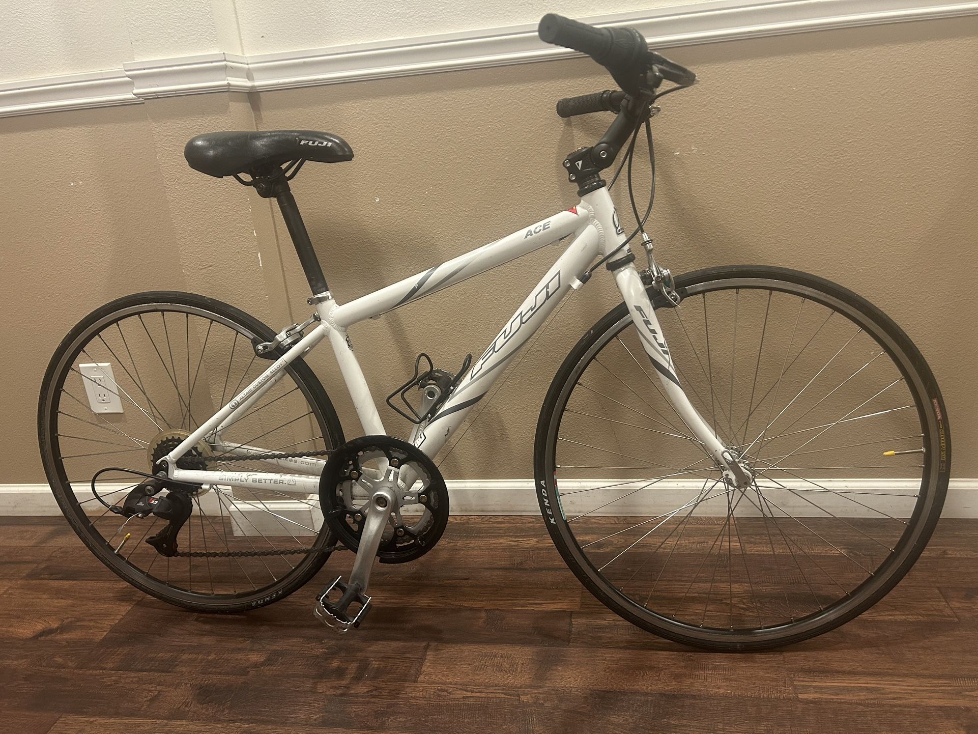 Fuji “ ACE “ Small 35 CM /S Frame, Hybrid Road Bike, 650 Alloy, Road Ready