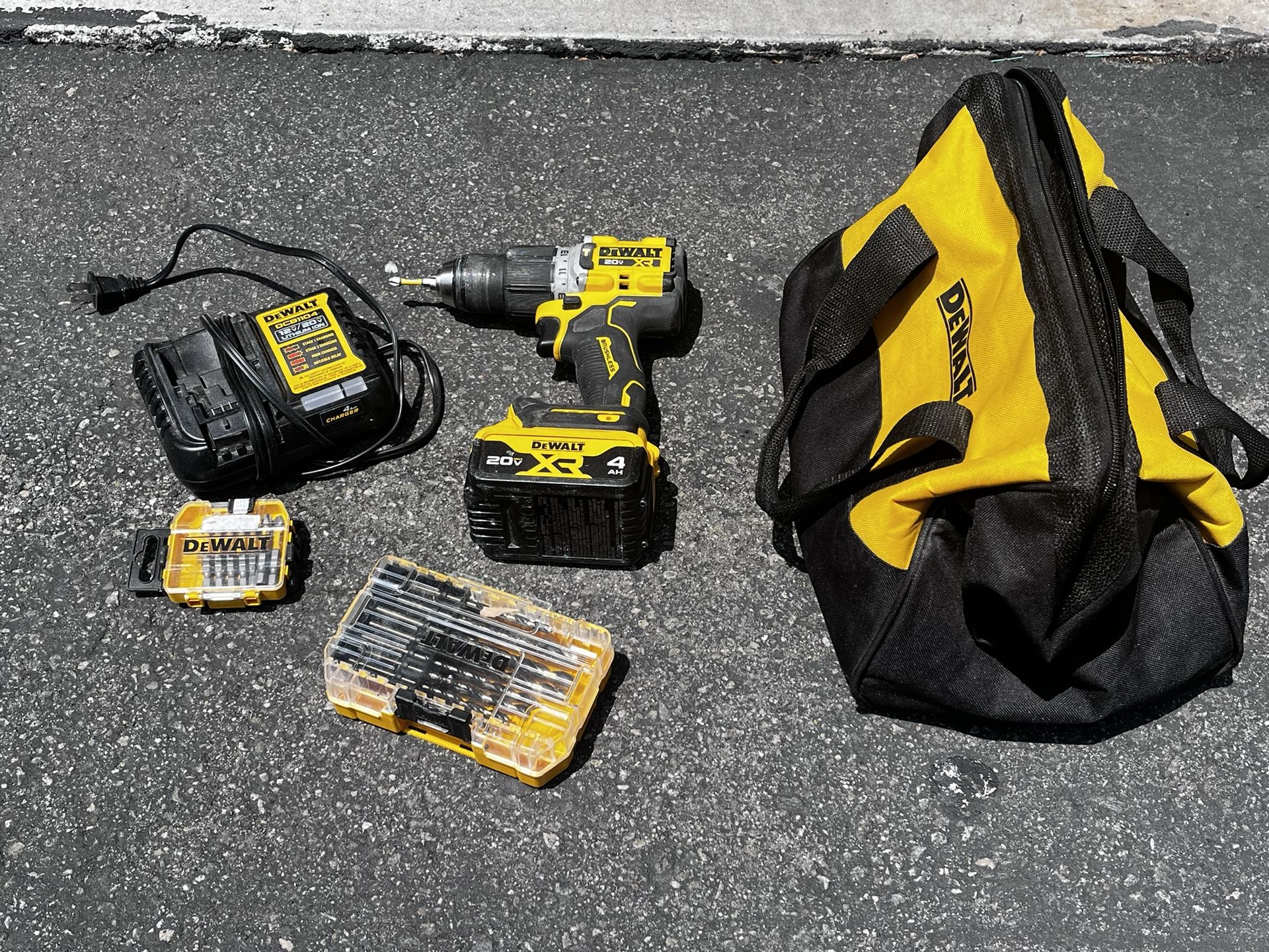 Dewalt 20vr MAx Drill + battery + Bag