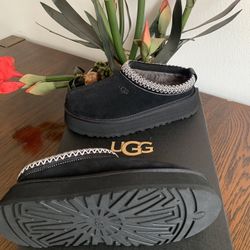 Women Size:7 New UGG Platform Tasman Slippers   Talla:7 Pantuflas UGG Nuevas De Plataforma   $120.**  🏠Oxnard, California 93033 🖤Cash or ZELLE🖤