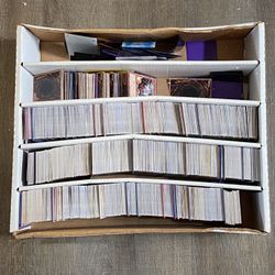 Over 1000 yu gi oh Cards Lot