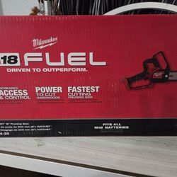 Milwaukee M18 Fuel Hatchet 8" Pruning Saw