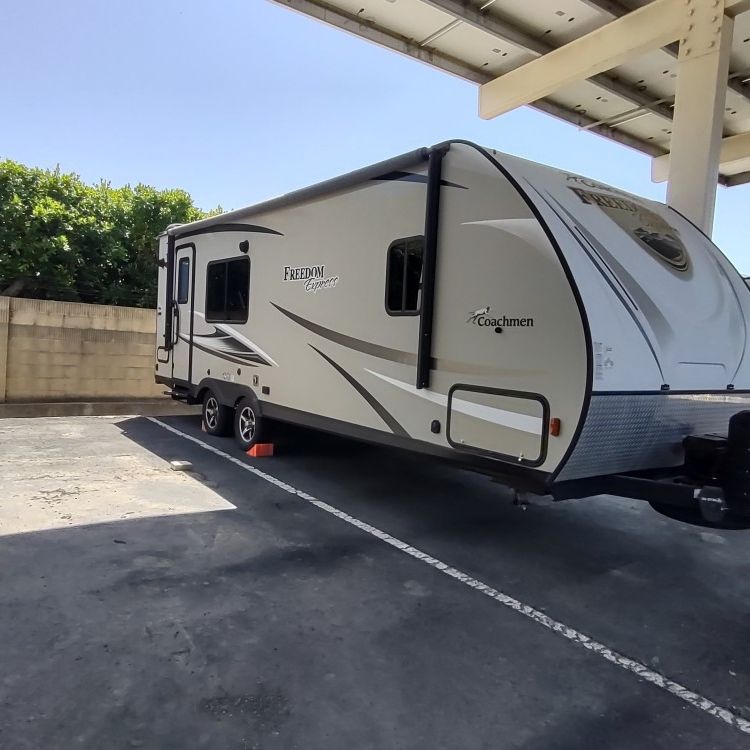 2018 Coachmen by Forest River Freedom Express 246RKS