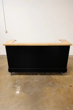The Grand Pour U-Shaped Bar