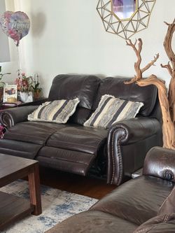 Recliner sofas