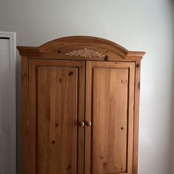 Hutch W/ Matching cabinet