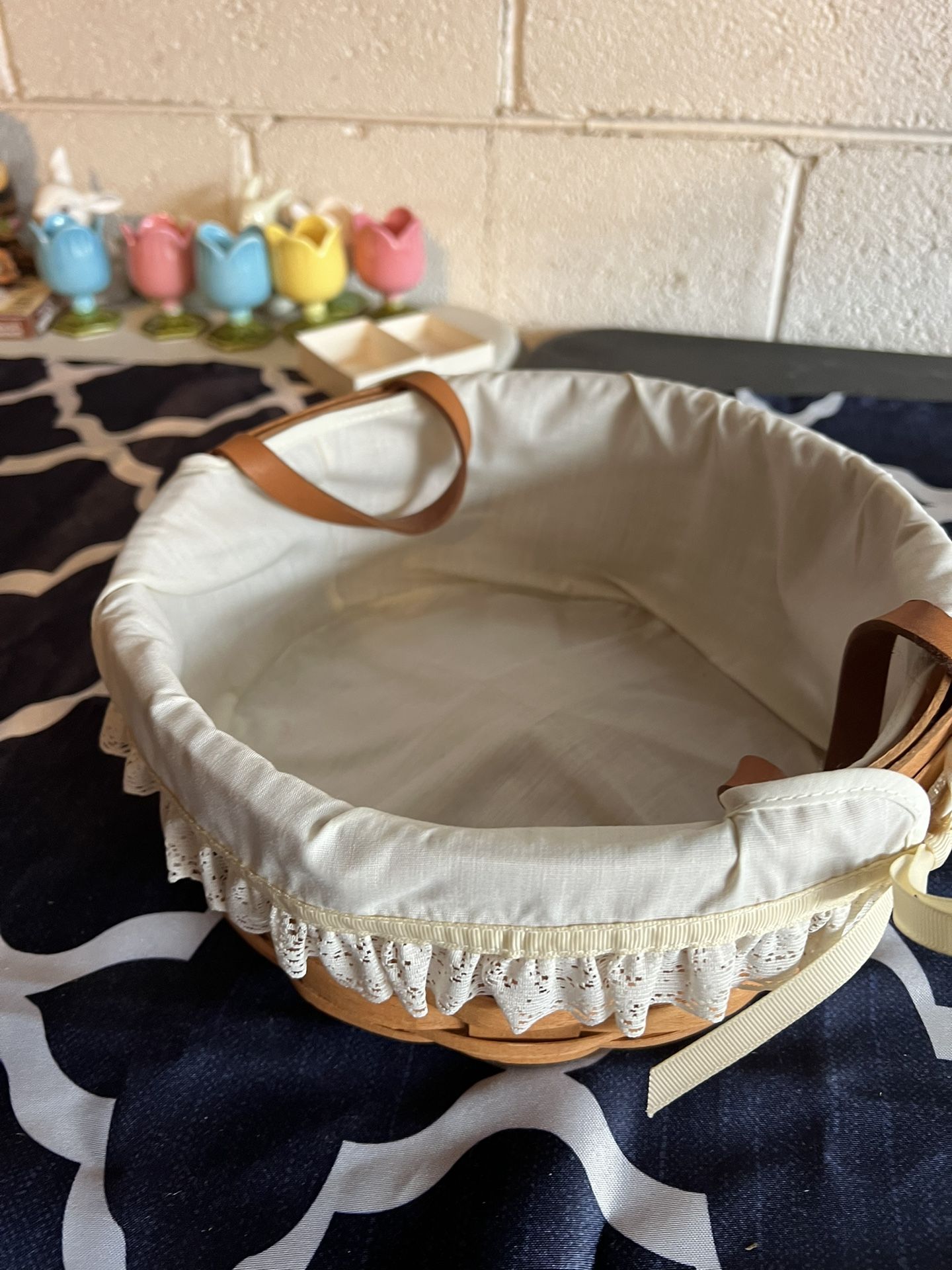 Vintage 10" Round Longaberger Darning Basket W cloth