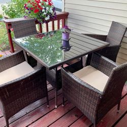 NEW!! AVIS 5 PIECE DINING SET

