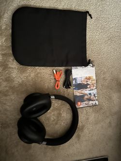 Open box rarely used JBL Live 660NC