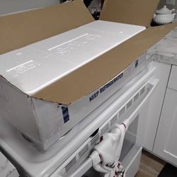 Shipping Box Insulated For Frozen Goods. 