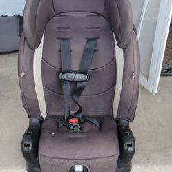 Booster seat with harness 