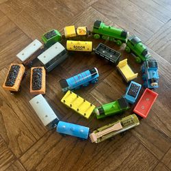 LOT OF 20 THOMAS AND FRIENDS TRAIN RAILWAY LOT BOX CARS CARRIAGES MAGNETIC CONNECTION 🚂 