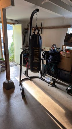 Everlast punching bag with stand
