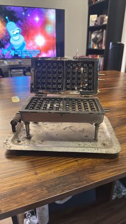 Vintage Cast Iron Waffle Iron