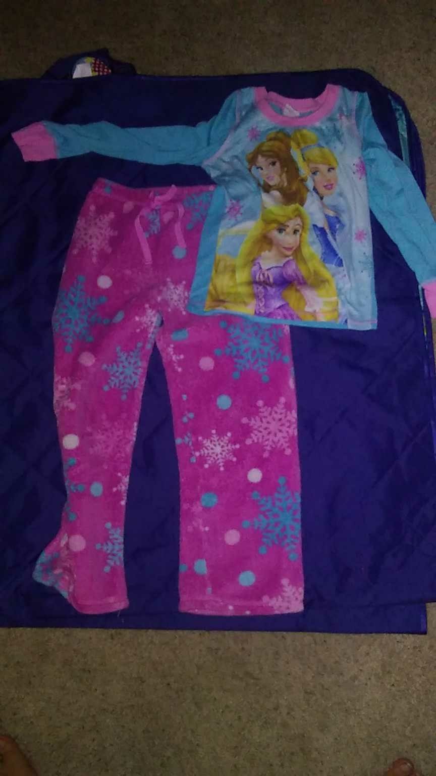 SZ 8- frozen jammies