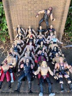 39 wrestlers  1 ref 1994s -1999s + wrestling props