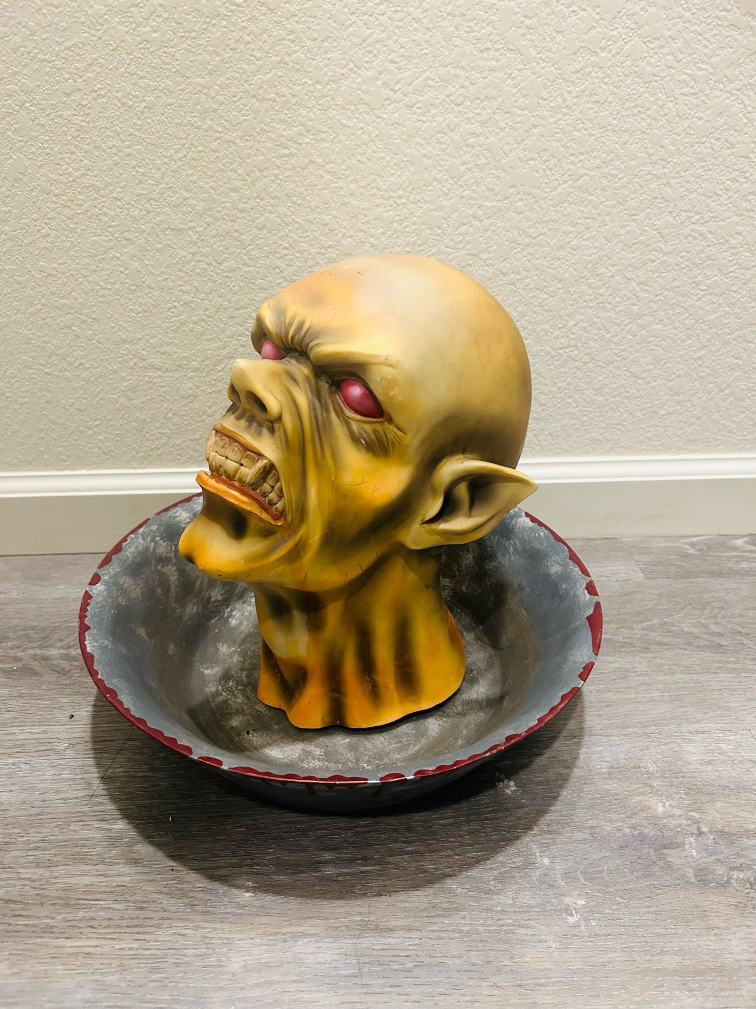 Halloween Demon Head Blood Plater 12in Head (L) 14 in Bowl (W) Heavy good quality clay material Squirts blood