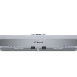 This Bosch 500 Series DUH30252UC range hood features a 400 cfm blower and 4 power levels to easily remove smoke and odor from the air in your kitchen.