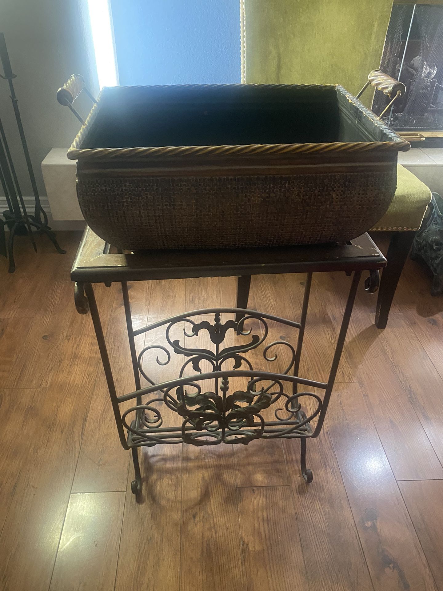 Decor Magazine Holder With The Removable Basket On Top
