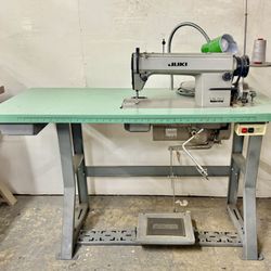 JUKI DDL 5550 Sewing machine - working 