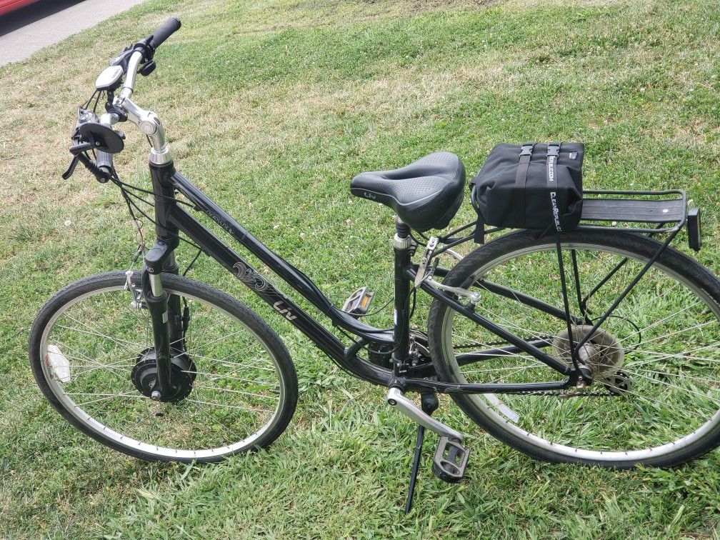 Giant Liv Electric bike clean republic / Hilltopper with Wheel new battery.