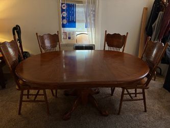 Oak Dining Table with 6 chairs and extra leaf insert