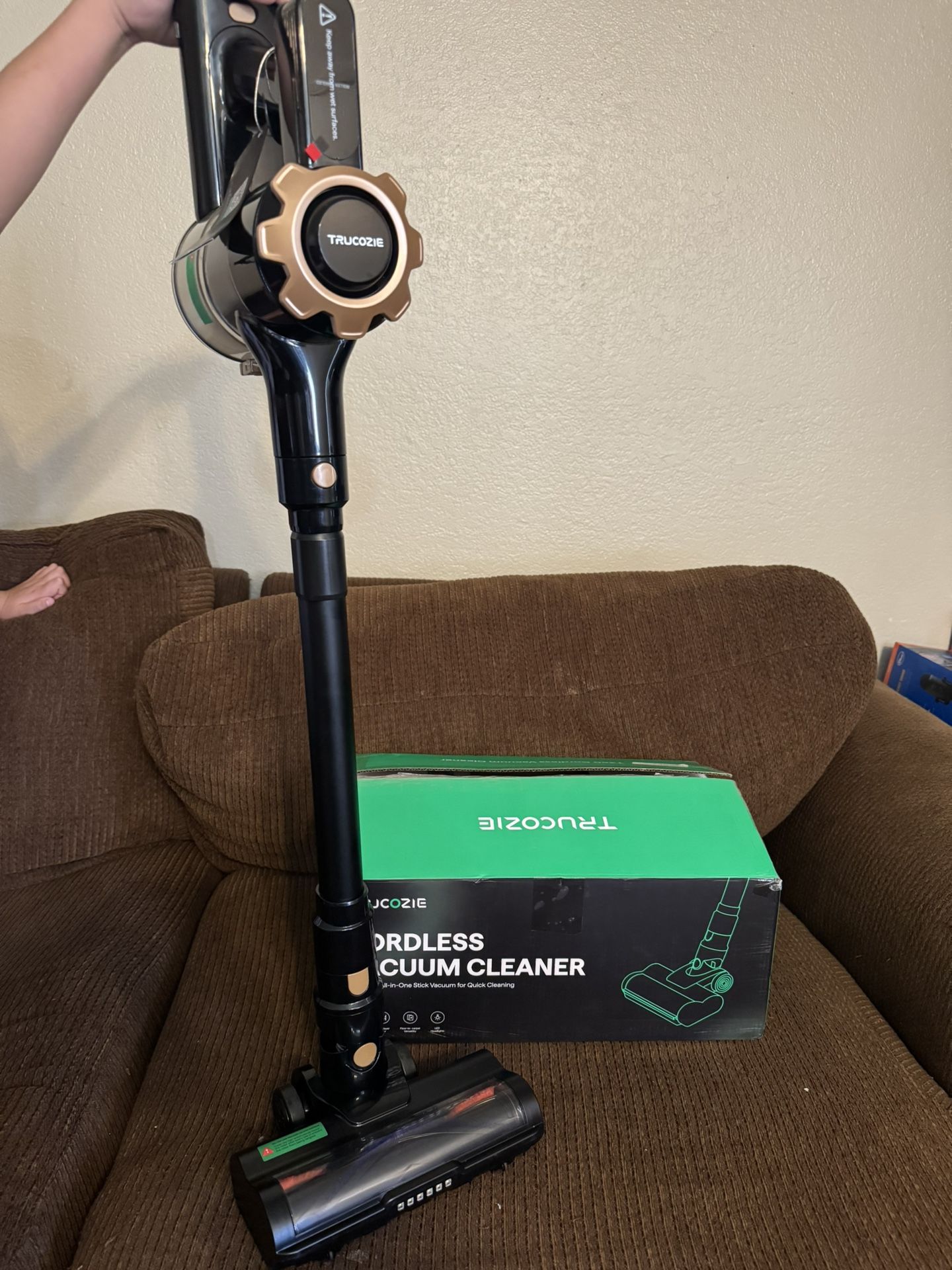 Cordless Vacuum 8 in 1 Lightweight Stick Vacuum with 45 Minute Runtime Powerful Suction Rechargeable Cordless Vacuum for Carpets Tiles Pet Hair