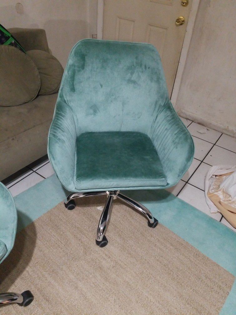 2 Velvet Rolling Chairs With Matching Carpet