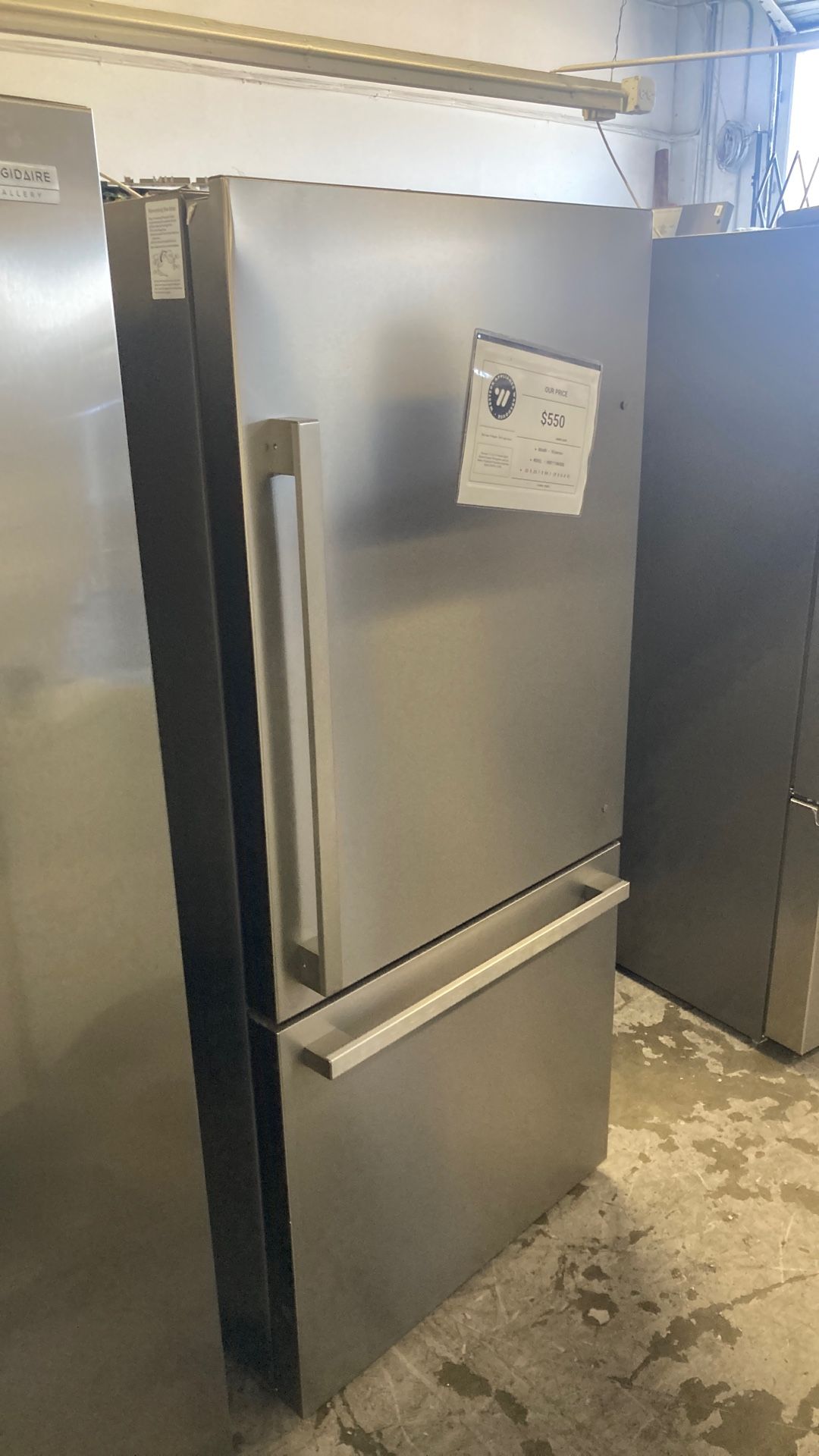 Hisense Bottom Freezer Fridge 33in
