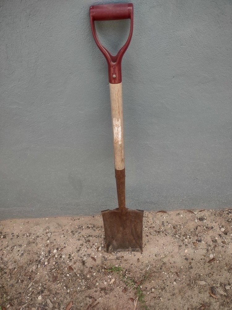 Garden Tools $15.00 Each / Cada Uno En Donna Dentro De La Cuidad Sercas Del 83 Viejo