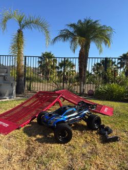 Traxxas XRT 8S – Blue – Excellent Condition – Full LED Light Kit