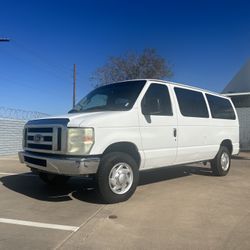2009 Ford E350 Super Duty Passenger Van