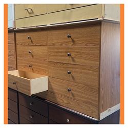 Dresser/ Eight drawers dresser