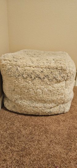 SOFT. POUF / OTTOMAN  / BEAN CHAIR