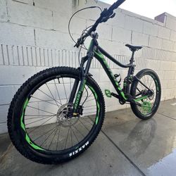 Giant Stance 2 Large 27.5 Full Suspension Mountain bike Read Description  
