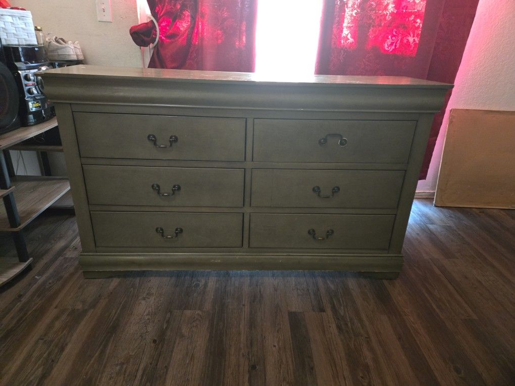 Dresser 