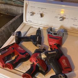 Milwaukee Y Makita Power Tool