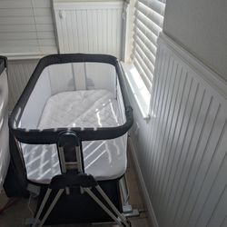 Fodoss Baby Bassinet Bedside Sleeper with Wheels and Storage Tray,4-Sided Mesh Bedside Bassinet for Infant/Newborn,7 Height Adjustable Easy Folding Be