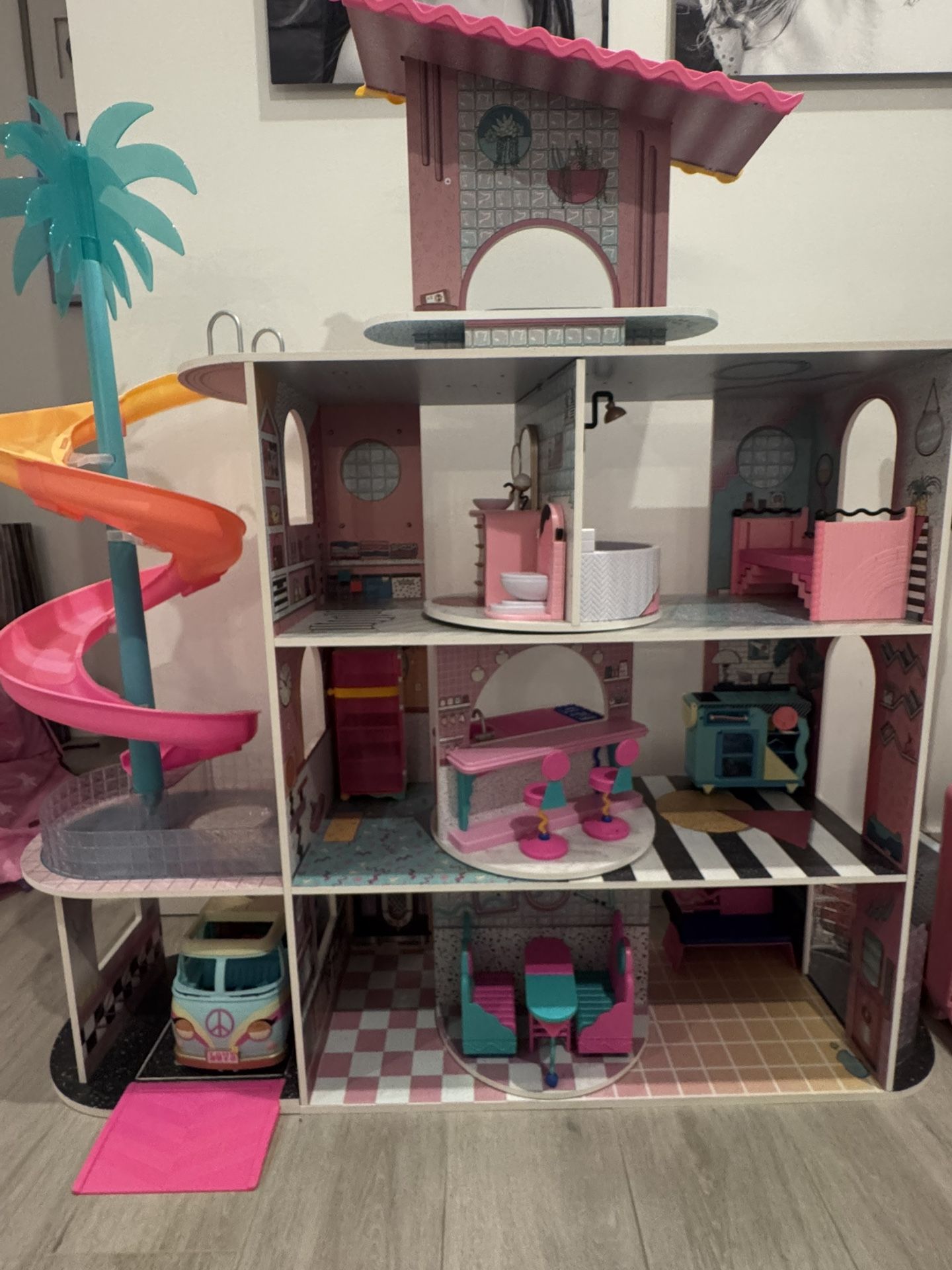 LOL Surprise Dollhouse