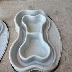 Anti-ant Dog Bone Shaped Pet Feed Dish 17"
