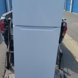 FRIGIDAIRE 28" REFRIGERATOR BRAND NEW OPEN BOX 